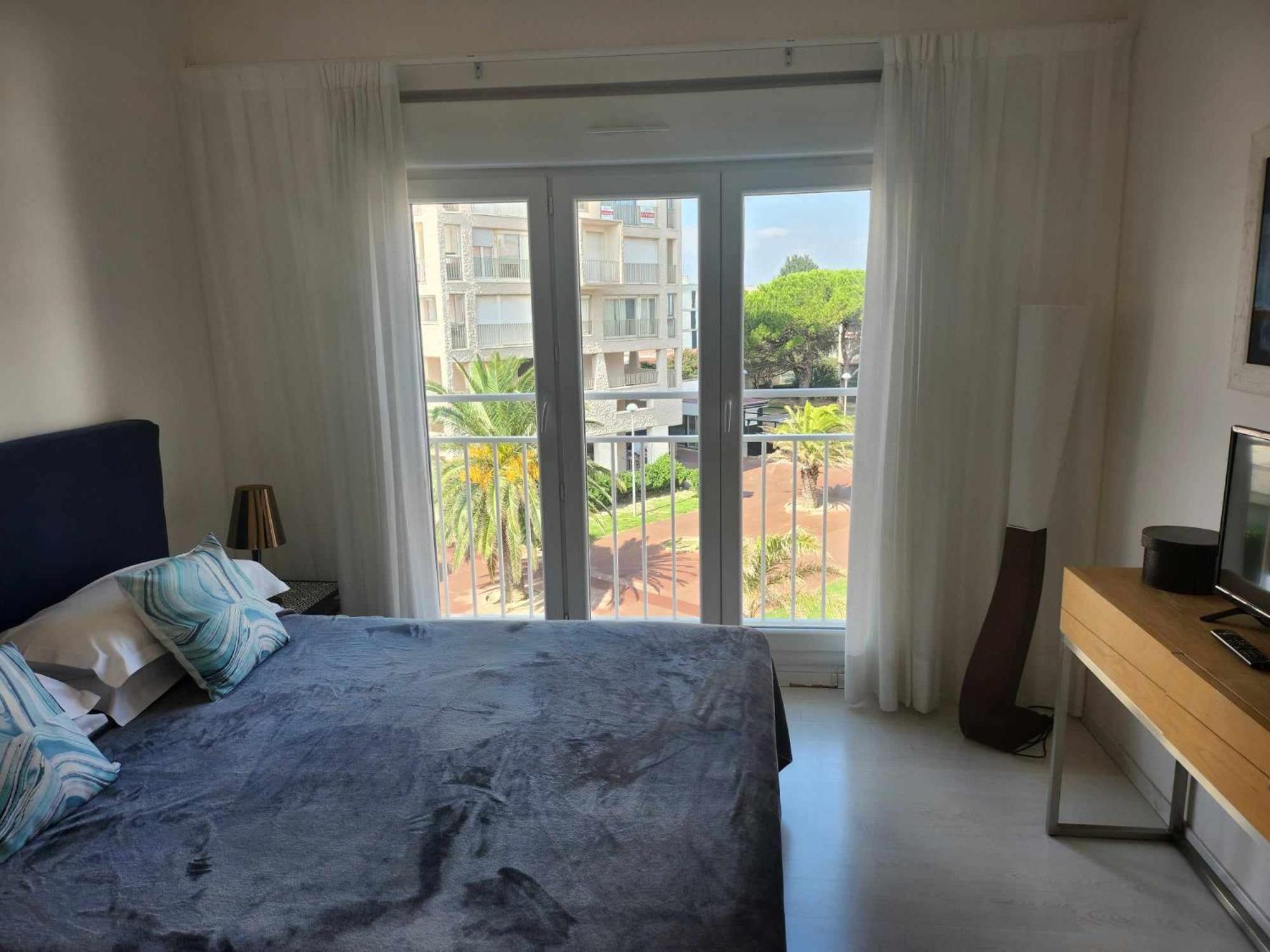 Bleu Duplex & Saint-Cyprien (Pyrenees-Orientales)